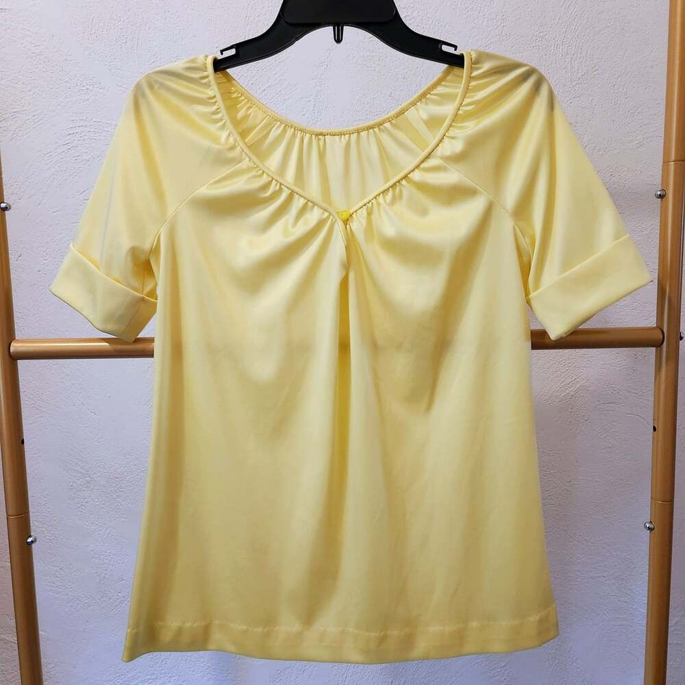 Vintage Yellow Short Sleeve Knit Blouse with Keyhole Neckline and Button Detail